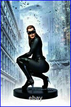 The Dark Knight Rises Catwoman 16 Scale Icon Statue Anne Hathaway DC Direct