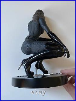 The Dark Knight Rises Catwoman/Anne Hathaway 1/6 Scale Statue ICON Box Damage