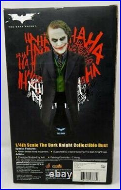 The Dark Knight The Joker 1/4th Scale Collectible Bust Hot Toys 2008 FS