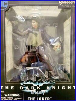 The Joker Statue Batman The Dark Knight Diamond Select Gallery DC Diorama 9