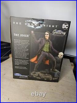 The Joker Statue Batman The Dark Knight Diamond Select Gallery DC Diorama 9