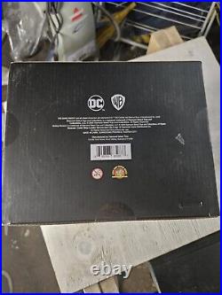 The Joker Statue Batman The Dark Knight Diamond Select Gallery DC Diorama 9