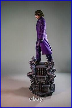 The Joker (The Dark Knight) (DC Comics) Deluxe Statue by Iron Studios