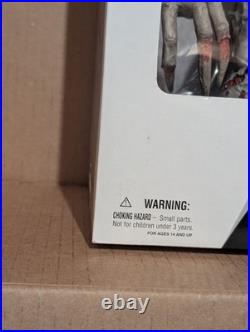 Titan Joker DC Collectibles Batman Arkham Asylum Deluxe 11.5 Inch Action Figure